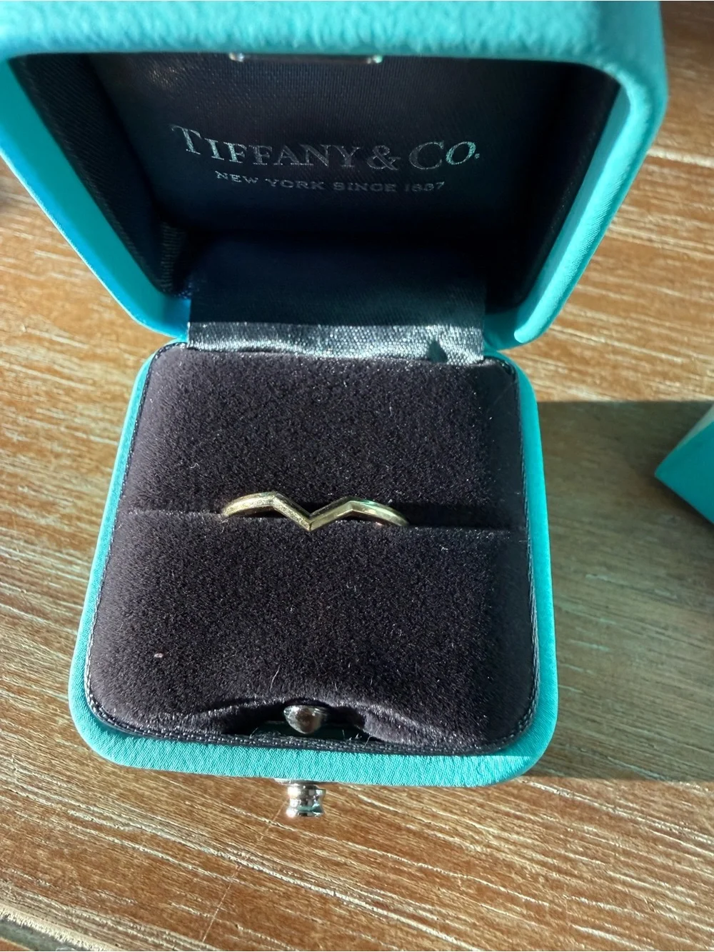 Tiffany V band (2 available)